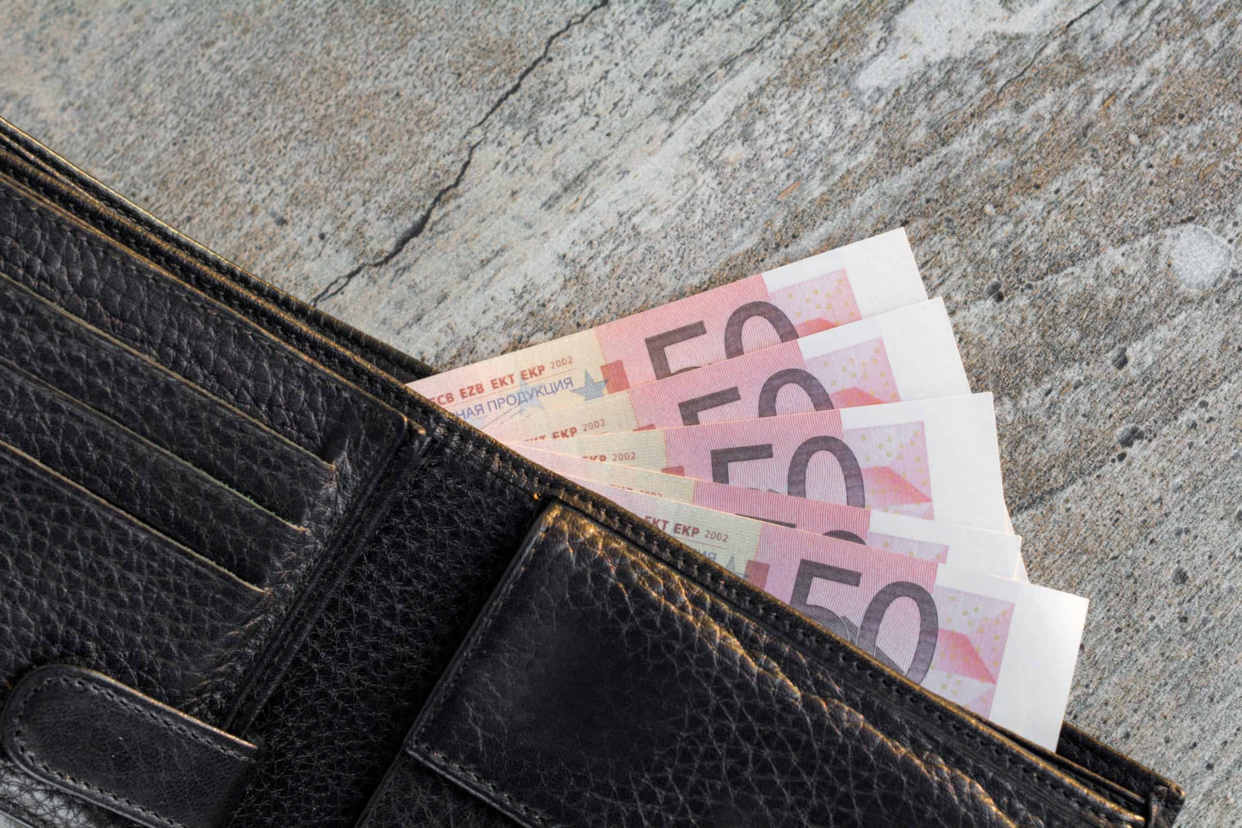 how to set a travel budget