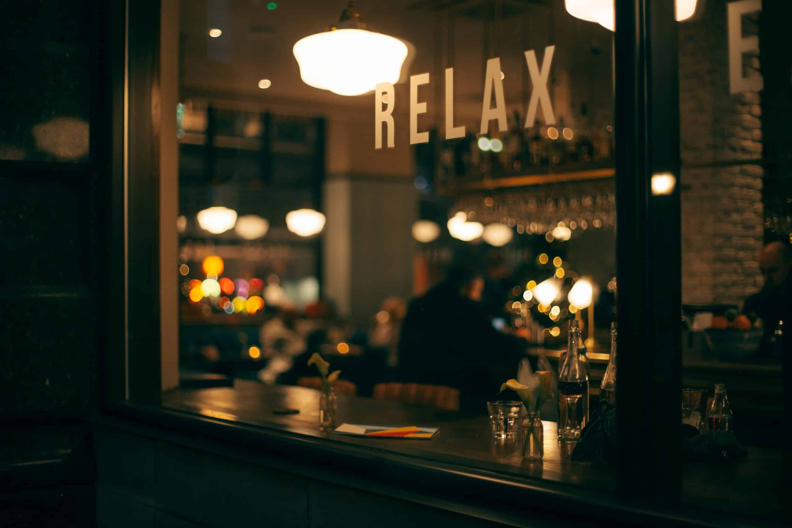 saving money on meals while traveling